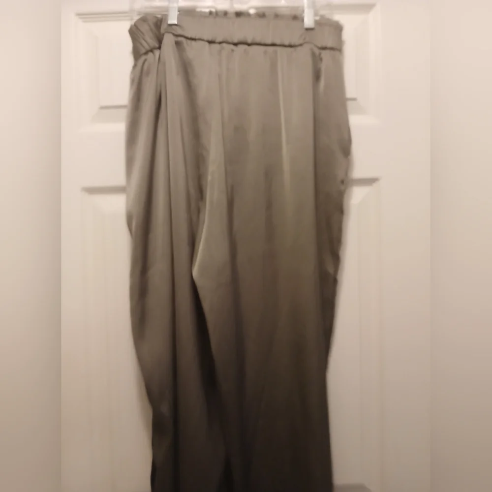 Joie Hunter Green NWOT Satin Light Luxury Flare Pants W Elastic/Tie- XL - Picture 6 of 8
